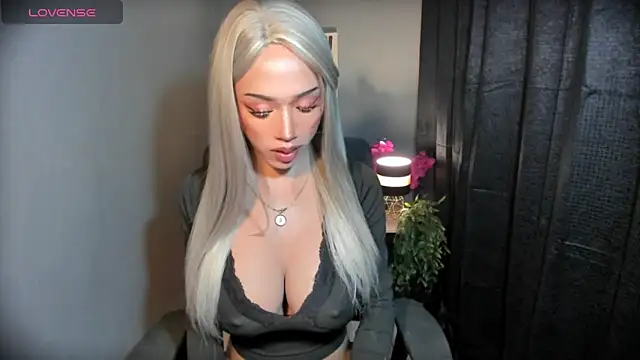 Snapshot of AiraCumSlut chatting on 04/04/26, 05:54 AiraCumSlut online show from 04/04/26, 05:54