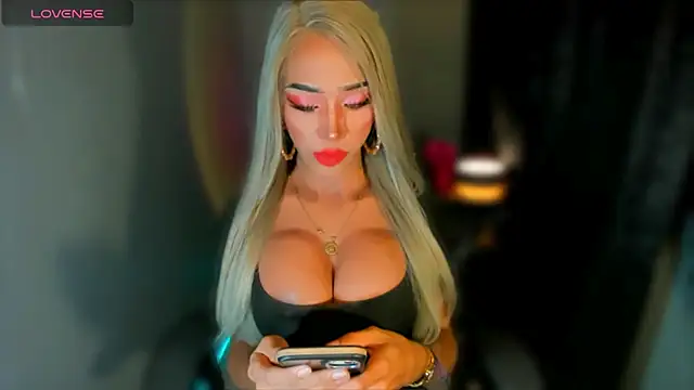 Snapshot of AiraCumSlut chatting on 05/20/26, 12:39 AiraCumSlut online show from 05/20/26, 12:39