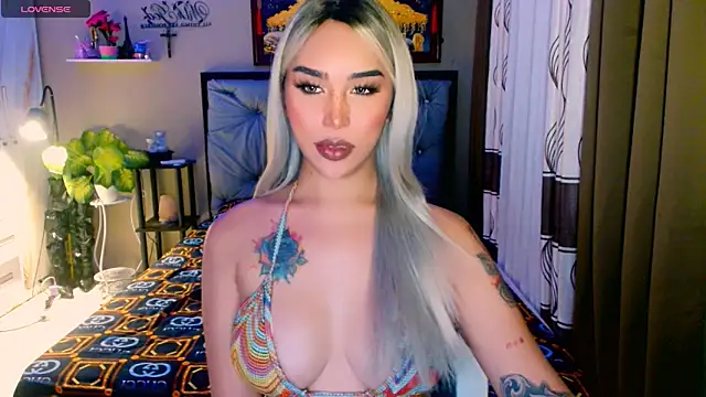 Snapshot of Franchesca_Trans chatting on 11/17/25, 02:06 Franchesca Trans online show from 11/17/25, 02:06