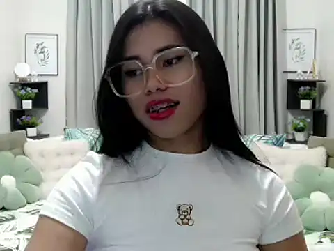 Snapshot of PrettyBlythes_TS chatting on 10/12/25, 07:35 PrettyBlythes TS online show from 10/12/25, 07:35