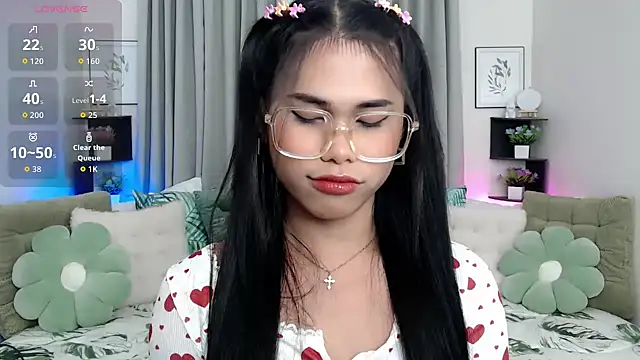 Snapshot of PrettyBlythes_TS chatting on 10/13/25, 05:24 PrettyBlythes TS online show from 10/13/25, 05:24