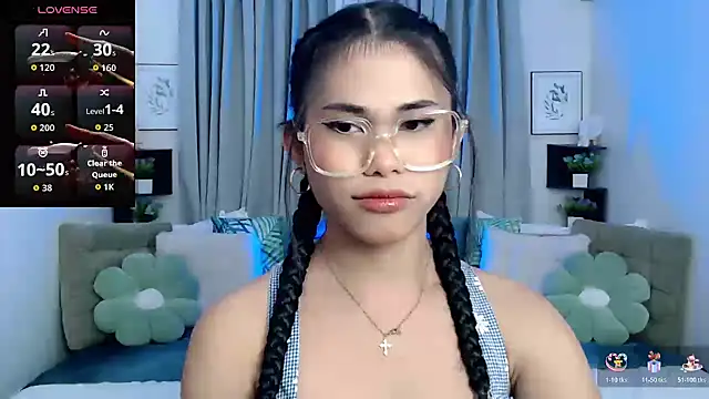 Snapshot of PrettyBlythes_TS chatting on 10/21/25, 11:33 PrettyBlythes TS online show from 10/21/25, 11:33