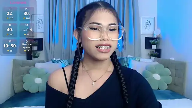 Snapshot of PrettyBlythes_TS chatting on 10/25/25, 09:28 PrettyBlythes TS online show from 10/25/25, 09:28