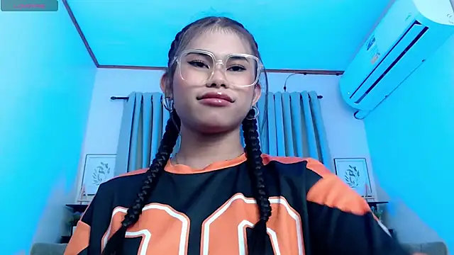 Snapshot of PrettyBlythes_TS chatting on 11/17/25, 08:53 PrettyBlythes TS online show from 11/17/25, 08:53