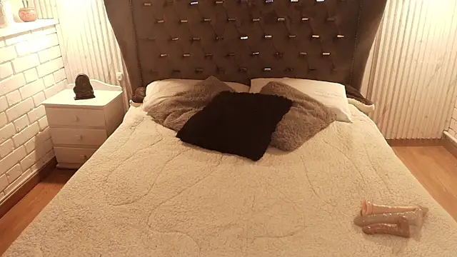 sidneylove  online show from 09/09/25, 03:44