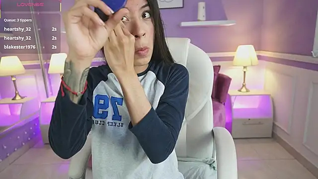 NicoleCrawft online show from 10/06/25, 07:33