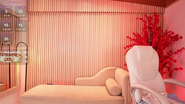 NicoleCrawft online show from 10/31/25, 12:44