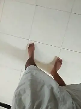 Snapshot of shreyas79 chatting on 11/01/25, 04:58 shreyas79 online show from 11/01/25, 04:58