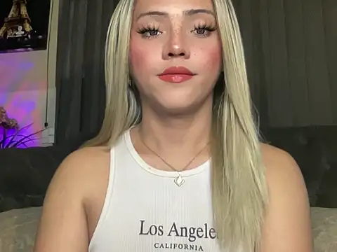 Snapshot of calimonroe chatting on 12/19/25, 12:39 calimonroe online show from 12/19/25, 12:39