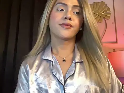 Snapshot of calimonroe chatting on 03/19/26, 08:18 calimonroe online show from 03/19/26, 08:18