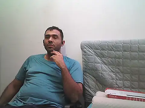 Snapshot of morenocabro10 chatting on 10/30/25, 03:57 morenocabro10 online show from 10/30/25, 03:57