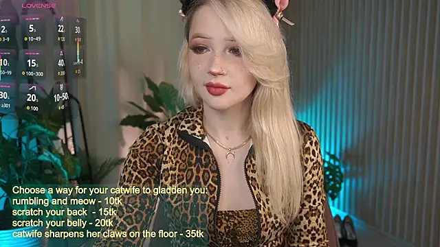 LauraWifeness online show from 09/17/25, 05:42