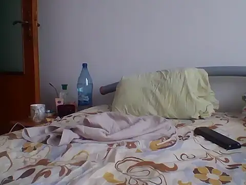 Snapshot of hugecock4u1990 chatting on 10/23/25, 06:34 hugecock4u1990 online show from 10/23/25, 06:34