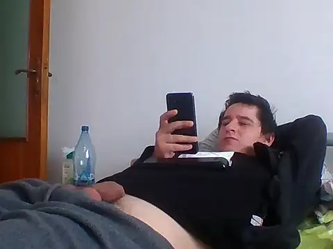 Snapshot of hugecock4u1990 chatting on 11/28/25, 08:06 hugecock4u1990 online show from 11/28/25, 08:06