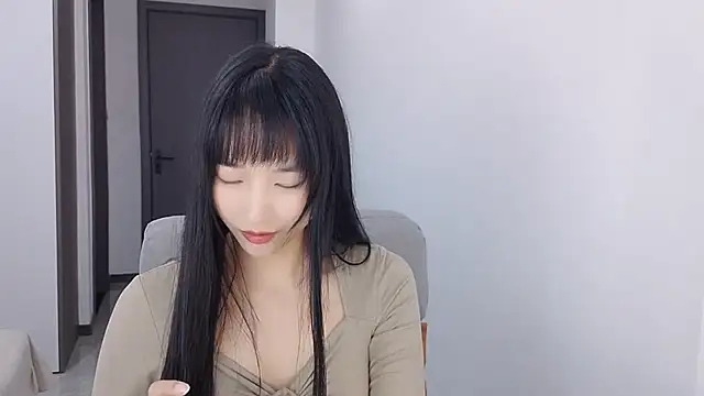 Snapshot of Lisa-3333 chatting on 10/24/25, 02:13 Lisa-3333 online show from 10/24/25, 02:13