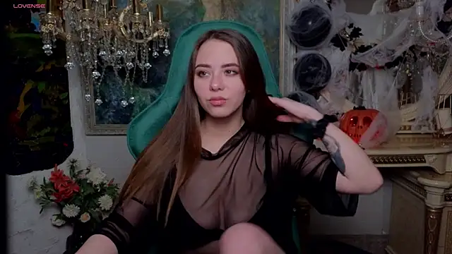 Snapshot of IvoryWood_ chatting on 10/21/25, 12:28 IvoryWood online show from 10/21/25, 12:28