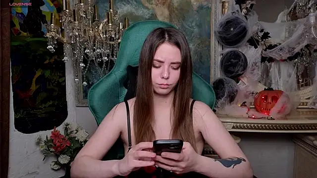 Snapshot of IvoryWood_ chatting on 10/24/25, 11:28 IvoryWood online show from 10/24/25, 11:28