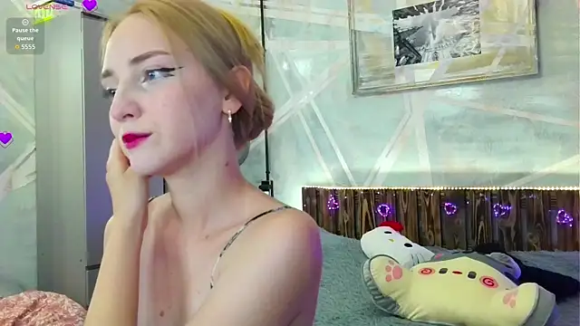 Luna-Fever online show from 09/13/25, 02:28