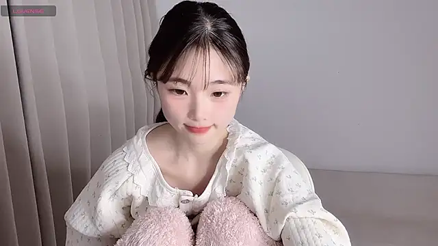 Snapshot of gougou77 chatting on 12/16/25, 10:42 gougou77 online show from 12/16/25, 10:42