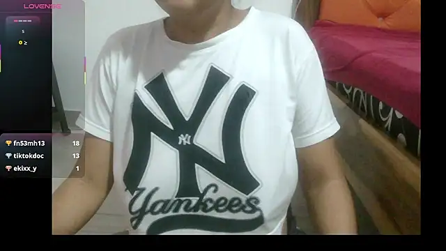 Snapshot of Lawuaifu1 chatting on 11/02/25, 10:34 Lawuaifu1 online show from 11/02/25, 10:34