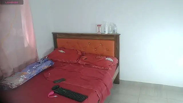 Snapshot of Lawuaifu1 chatting on 11/14/25, 06:50 Lawuaifu1 online show from 11/14/25, 06:50