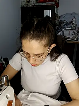 Isabella5 Brown  online show from 12/02/25, 04:24