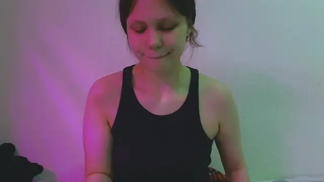 Snapshot of Lunliss chatting on 03/29/26, 12:32 Lunliss online show from 03/29/26, 12:32