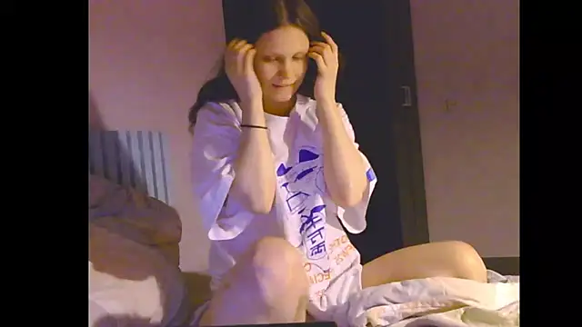 Snapshot of Lunliss chatting on 04/03/26, 06:50 Lunliss online show from 04/03/26, 06:50