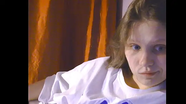 Snapshot of Lunliss chatting on 04/04/26, 07:33 Lunliss online show from 04/04/26, 07:33