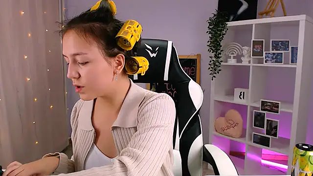 Snapshot of CindySparkl chatting on 09/17/25, 04:47 CindySparkl online show from 09/17/25, 04:47