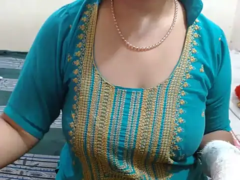 Snapshot of Hot_anika_ chatting on 10/14/25, 04:35 Hot anika online show from 10/14/25, 04:35