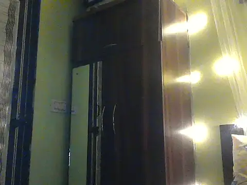 mickle james online show from 11/10/25, 08:19