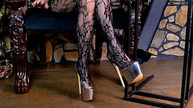 Snapshot of VanessaColby chatting on 10/12/25, 06:18 VanessaColby online show from 10/12/25, 06:18