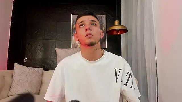 Snapshot of Mathewboy1 chatting on 10/01/25, 11:27 Mathewboy1 online show from 10/01/25, 11:27