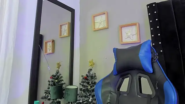 Snapshot of Mathewboy1 chatting on 12/13/25, 07:53 Mathewboy1 online show from 12/13/25, 07:53