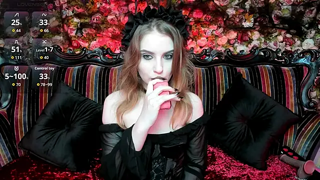 Snapshot of EllieMori chatting on 10/24/25, 08:27 EllieMori online show from 10/24/25, 08:27