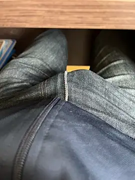 Snapshot of Cruel00 chatting on 12/15/25, 07:23 Cruel00 online show from 12/15/25, 07:23