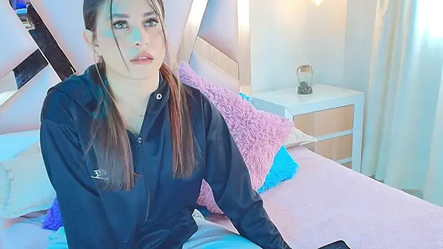 mia ailyn  online show from 10/04/25, 01:53