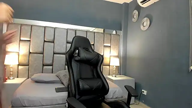 Cata Joness online show from 10/17/25, 04:04