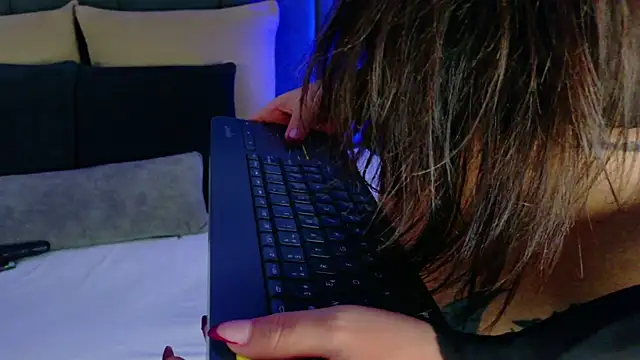 Adaa Stone online show from 11/08/25, 04:12