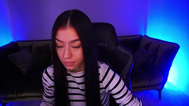 Snapshot of FataleNellie chatting on 11/11/25, 10:32 FataleNellie online show from 11/11/25, 10:32