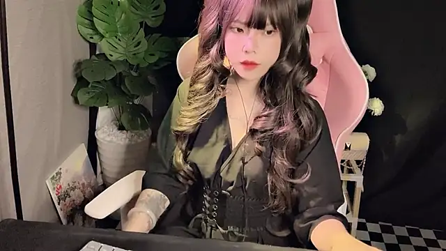 Love-LittleGirl online show from 09/11/25, 02:39