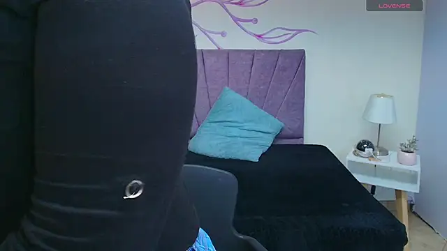 Snapshot of Lia_Blake_ chatting on 11/15/25, 12:13 Lia Blake online show from 11/15/25, 12:13