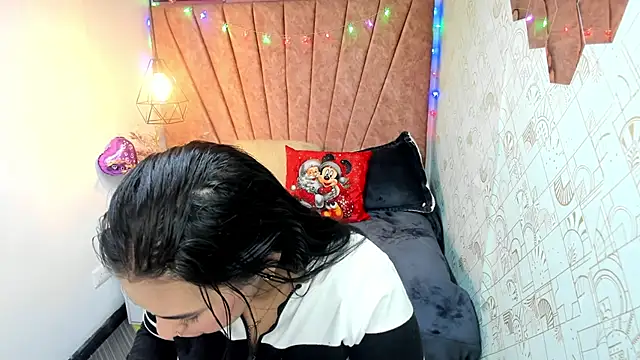 Snapshot of Lia_Blake_ chatting on 12/15/25, 12:42 Lia Blake online show from 12/15/25, 12:42