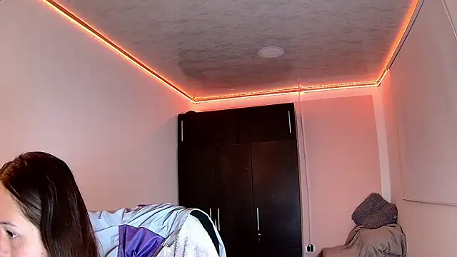 Snapshot of Violet_moon24 chatting on 10/09/25, 11:08 Violet moon24 online show from 10/09/25, 11:08