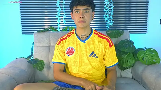 CamiiGuzmanX online show from 06/17/26, 08:21