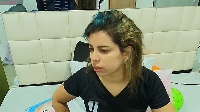 gisell gomez online show from 10/27/25, 11:14