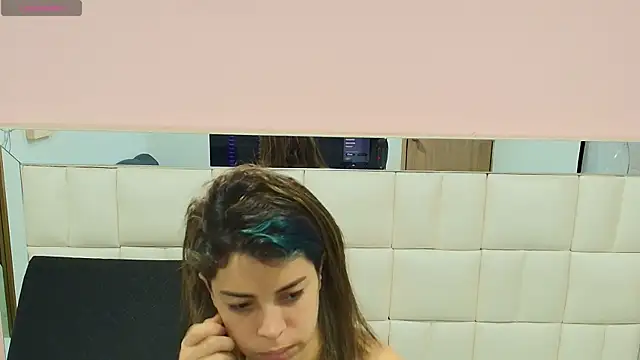 Snapshot of gisell_gomez chatting on 11/11/25, 12:05 gisell gomez online show from 11/11/25, 12:05