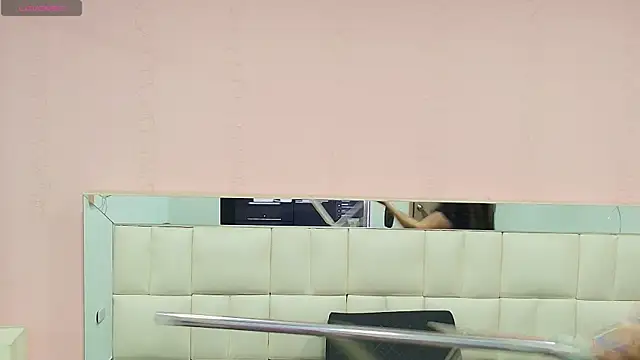 Snapshot of gisell_gomez chatting on 11/21/25, 12:48 gisell gomez online show from 11/21/25, 12:48