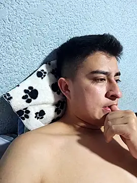 Snapshot of bittersweet777 chatting on 10/31/25, 01:50 bittersweet777 online show from 10/31/25, 01:50